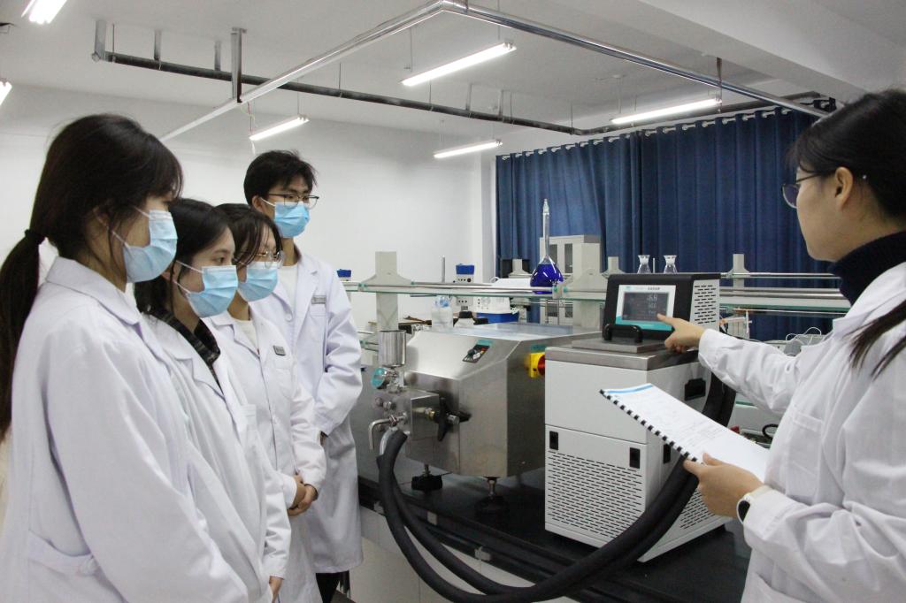 化妝品科學與技術專業(yè) 美麗與科技的完美融合